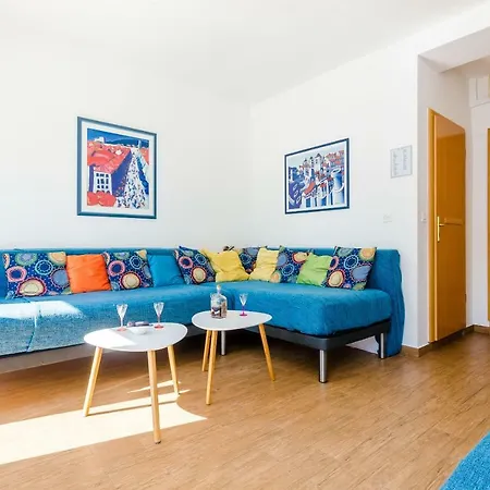 Apartmán Leona V1 *