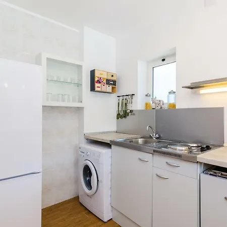 Leona V1 Apartment
