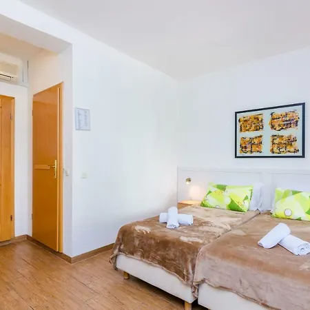Leona V1 Apartment