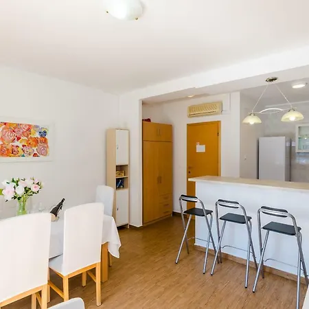 Apartment Leona V1