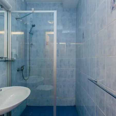 Leona V1 Apartment *